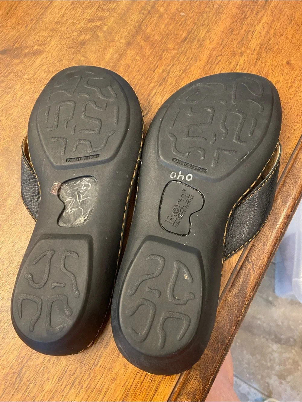 Born Sandals Women's Size 7 Casual Slip On Thong Black Leather